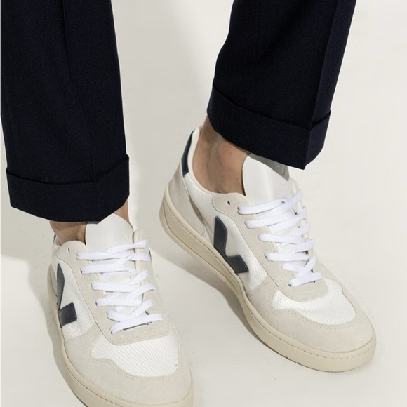 Veja V-10 B Mesh Sneakers
